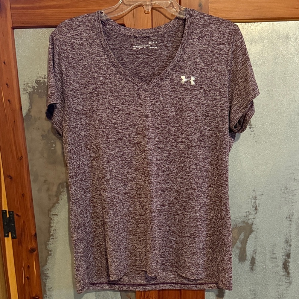 Under Armour Women's Maroon Heathered V-Neck Tee